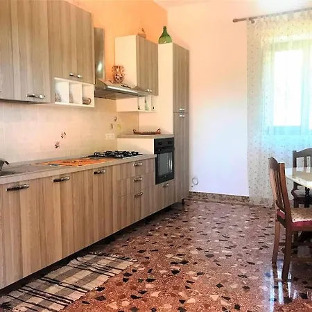 Vakantiehuis Casa Il Girasole, Panoramica E A Pochi Passi Dal Centro Di Malfa (Salina)