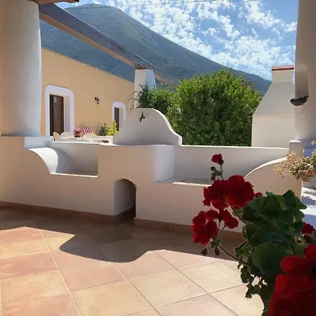 Casa Il Girasole, Panoramica E A Pochi Passi Dal Centro Di Vakantiehuis Malfa (Salina)