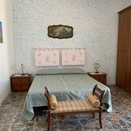 Casa Il Girasole, Panoramica E A Pochi Passi Dal Centro Di Semesterbostad