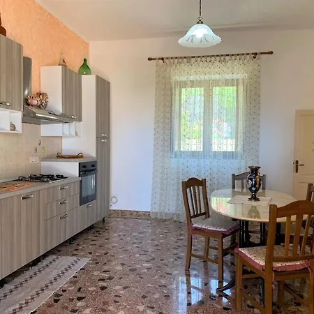 Casa Il Girasole, Panoramica E A Pochi Passi Dal Centro Di Malfa (Salina)