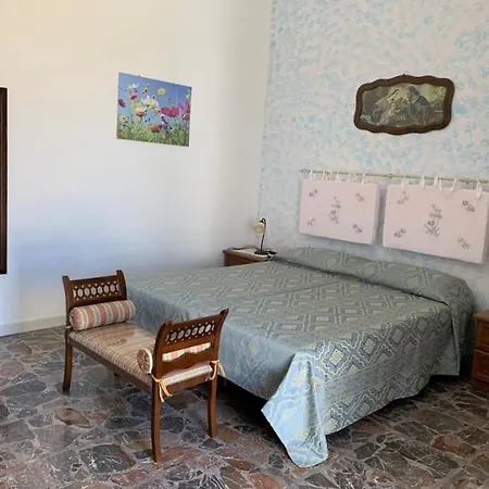 Casa Il Girasole, Panoramica E A Pochi Passi Dal Centro Di Tatil Evi Malfa (Salina)